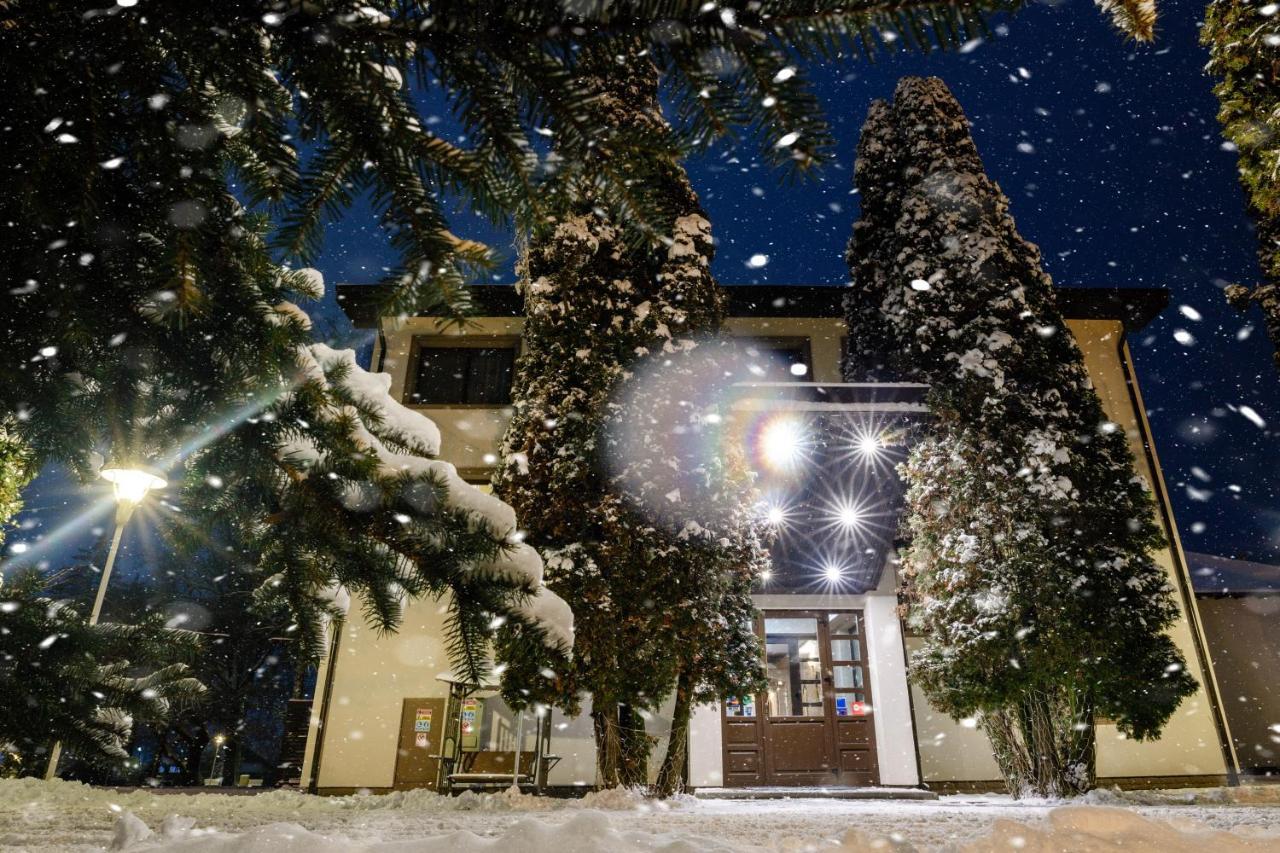 Conacul Domnesc Hotel Scheia Ngoại thất bức ảnh