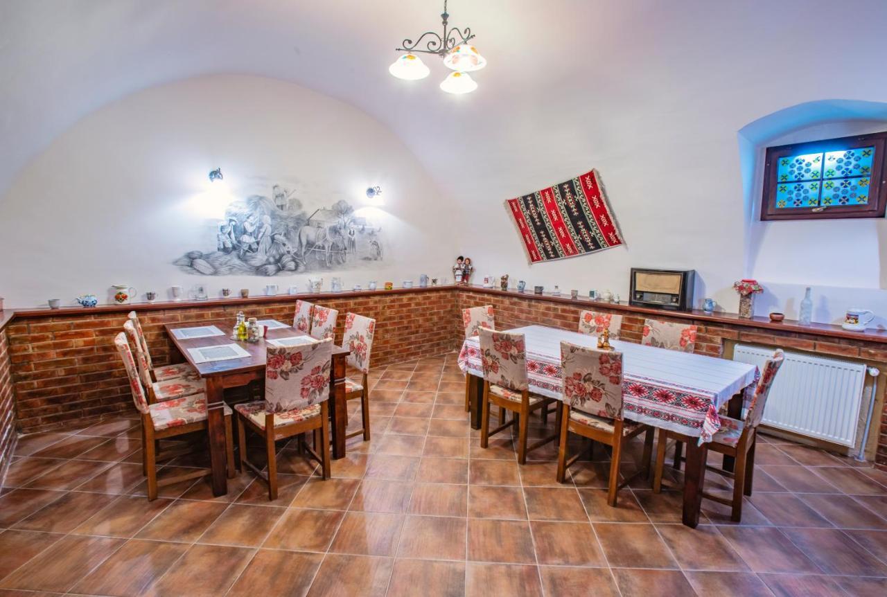 Conacul Domnesc Hotel Scheia Ngoại thất bức ảnh