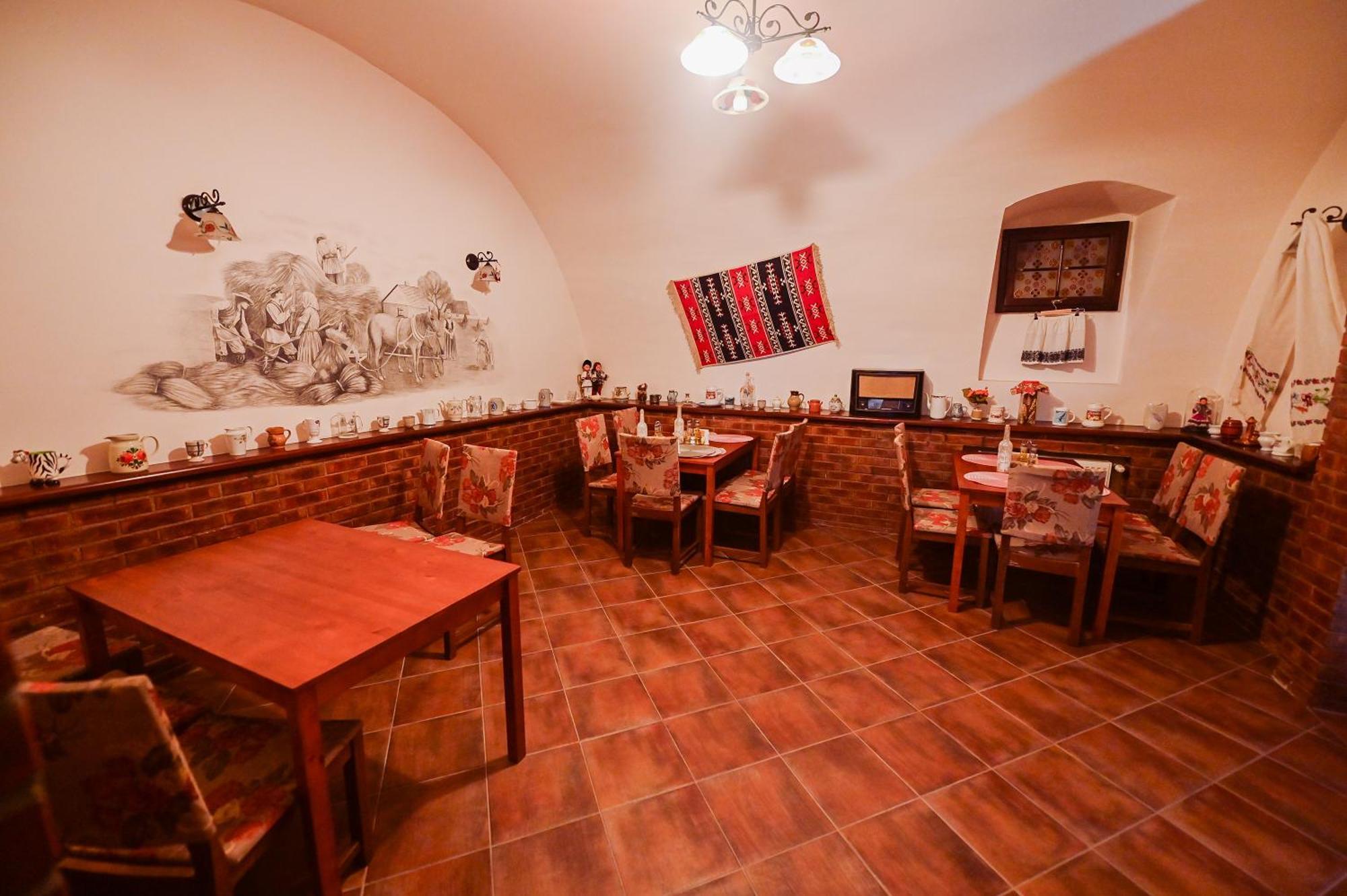 Conacul Domnesc Hotel Scheia Ngoại thất bức ảnh
