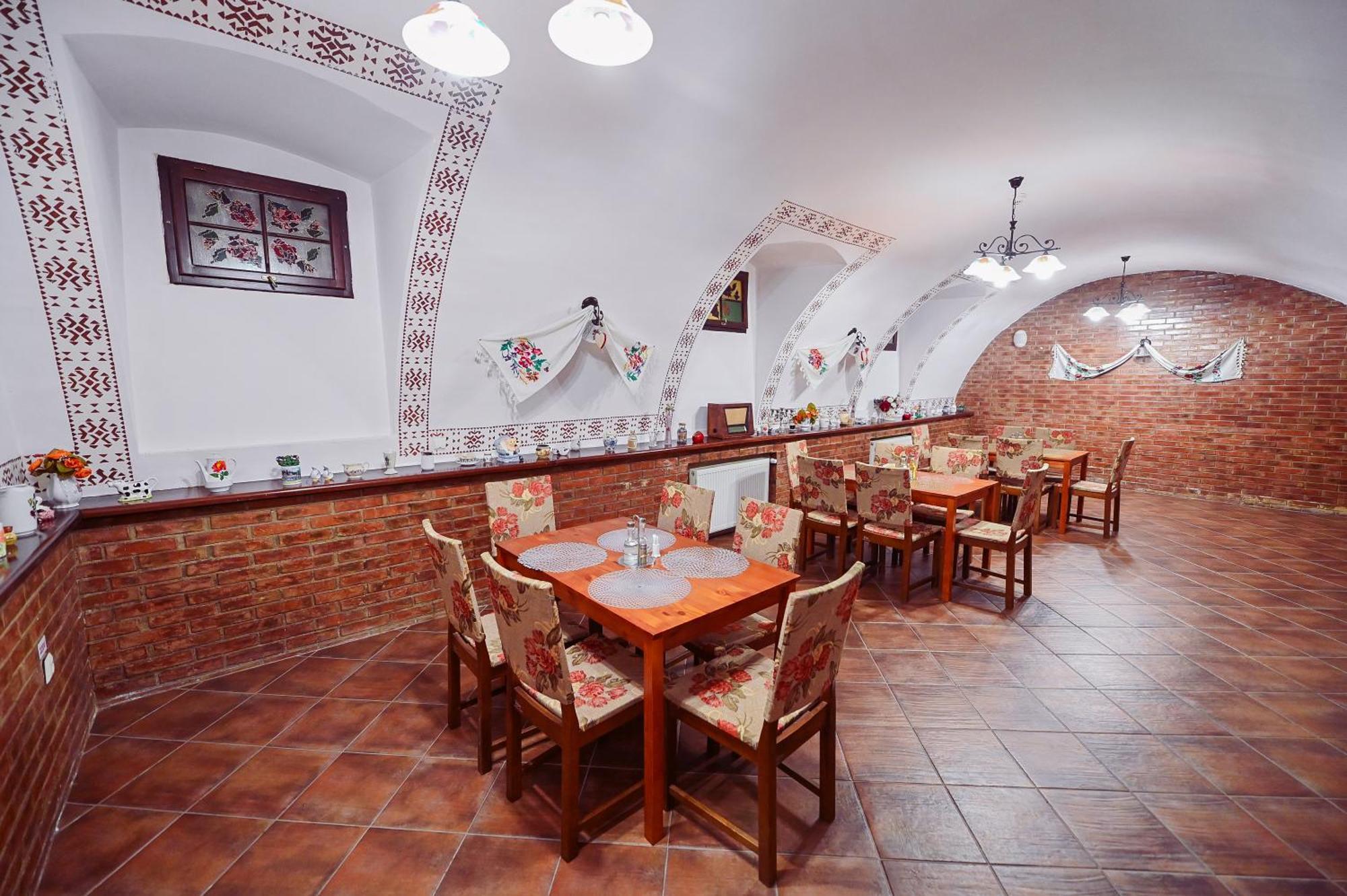 Conacul Domnesc Hotel Scheia Ngoại thất bức ảnh