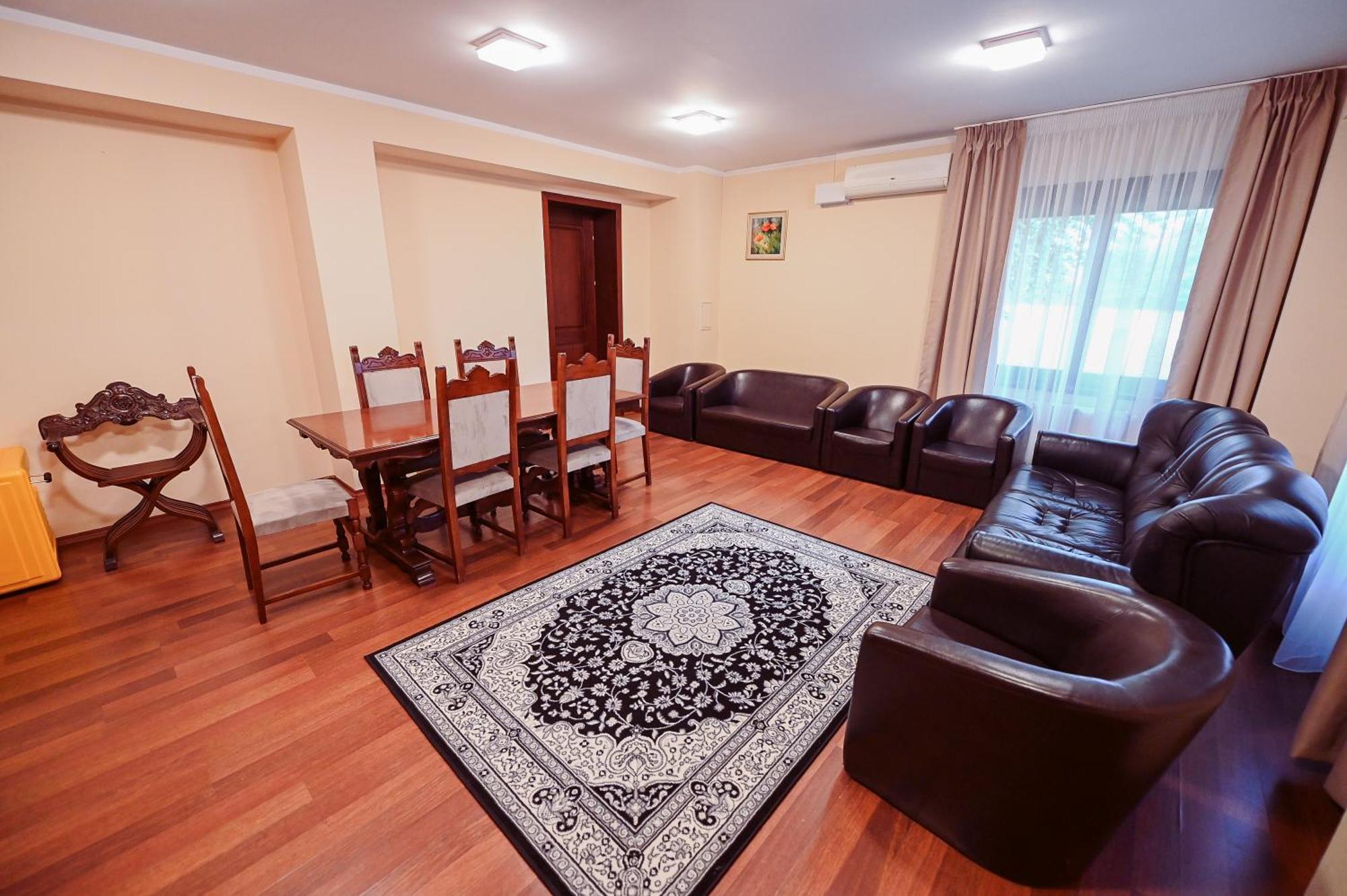 Conacul Domnesc Hotel Scheia Ngoại thất bức ảnh