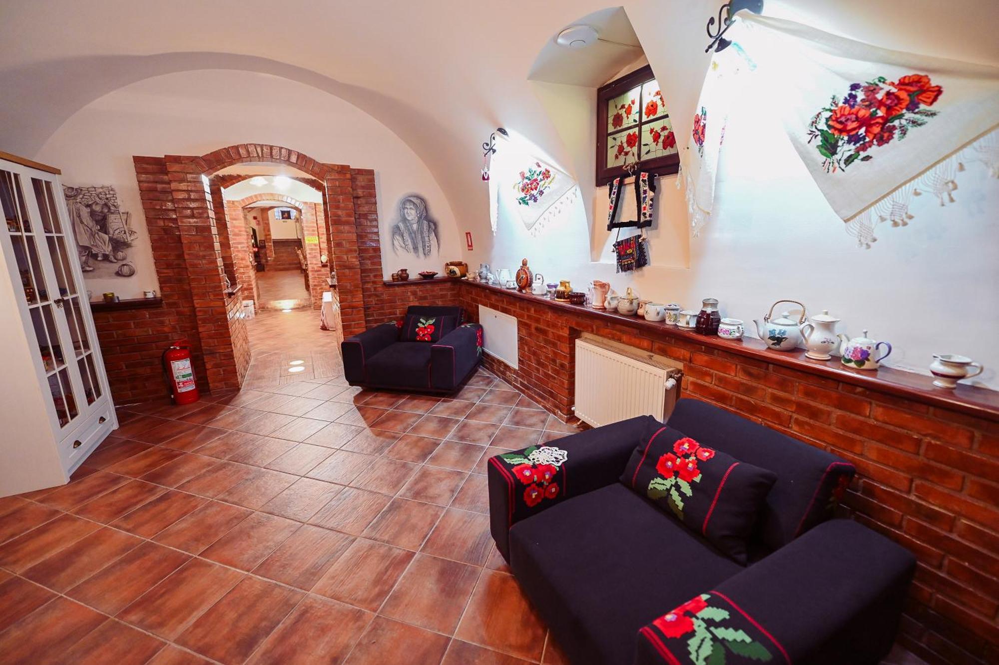 Conacul Domnesc Hotel Scheia Ngoại thất bức ảnh