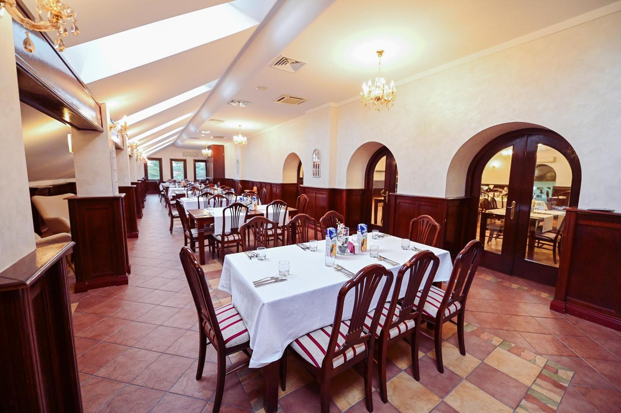 Conacul Domnesc Hotel Scheia Ngoại thất bức ảnh