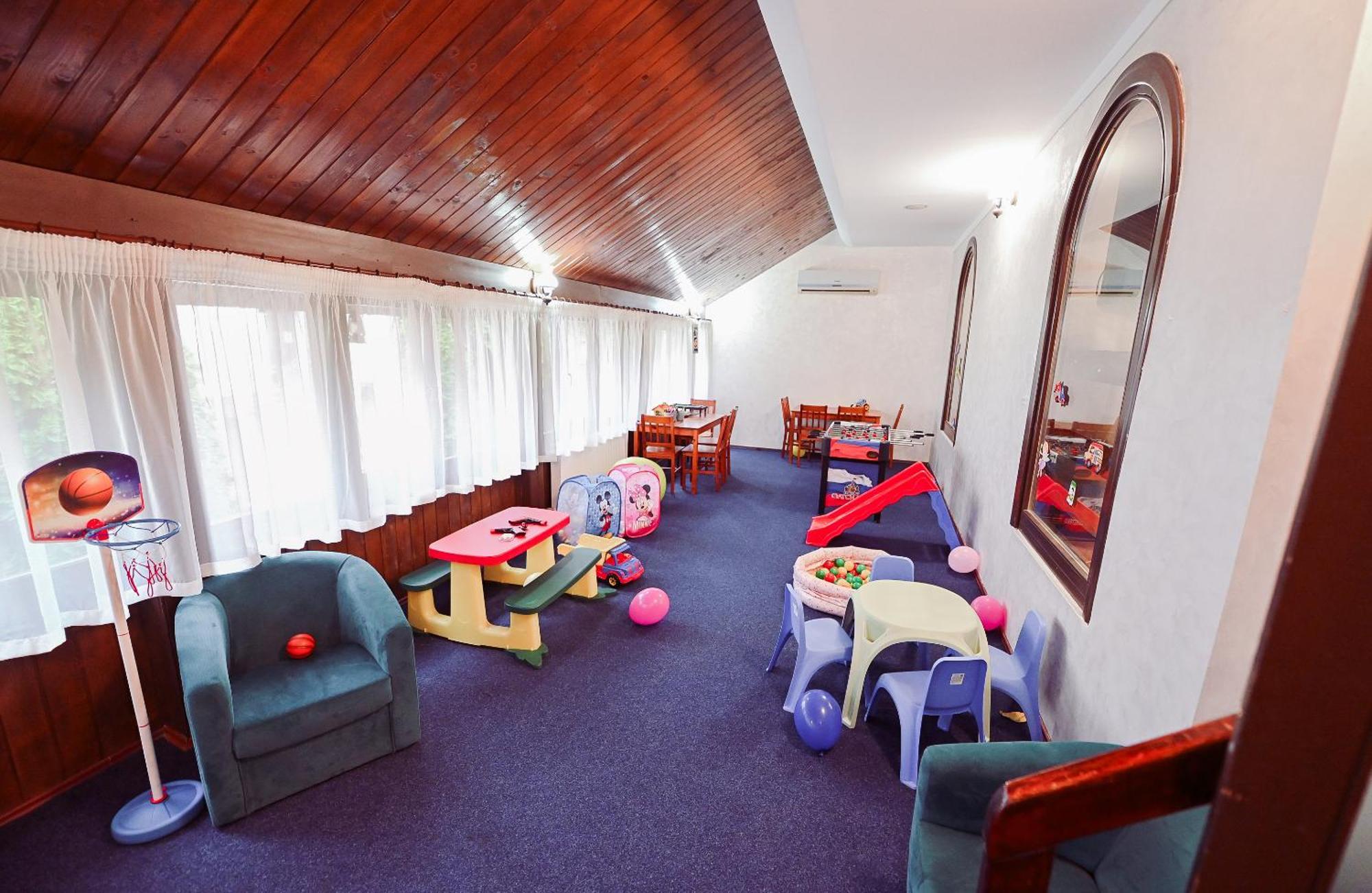 Conacul Domnesc Hotel Scheia Ngoại thất bức ảnh
