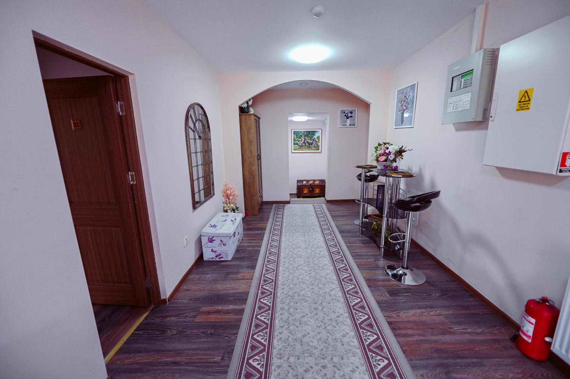 Conacul Domnesc Hotel Scheia Ngoại thất bức ảnh