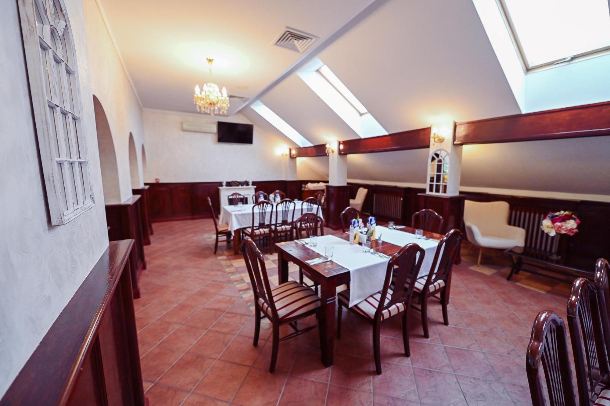 Conacul Domnesc Hotel Scheia Ngoại thất bức ảnh
