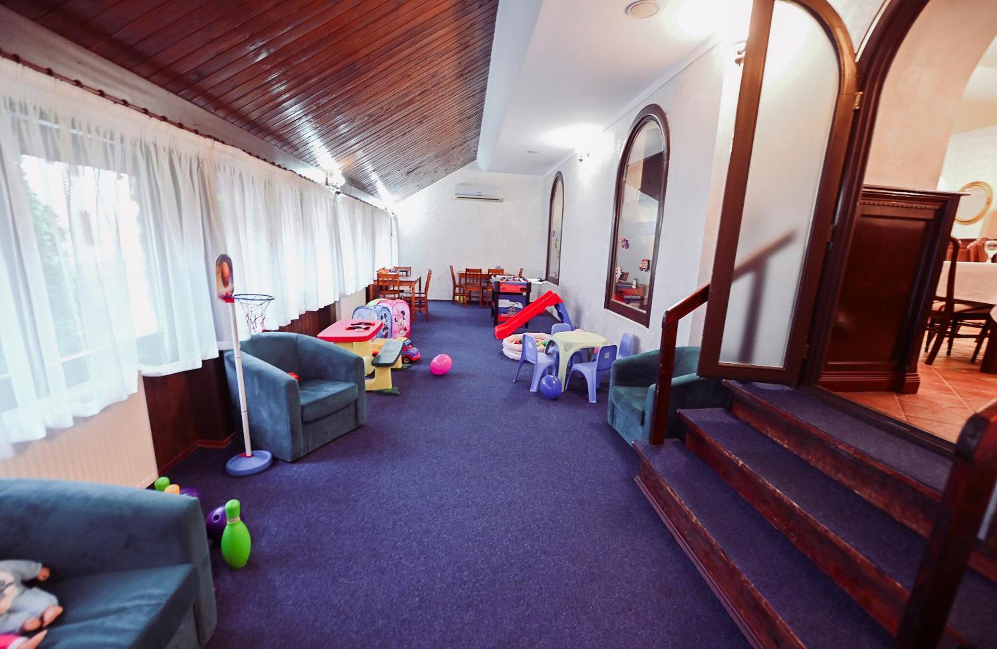 Conacul Domnesc Hotel Scheia Ngoại thất bức ảnh