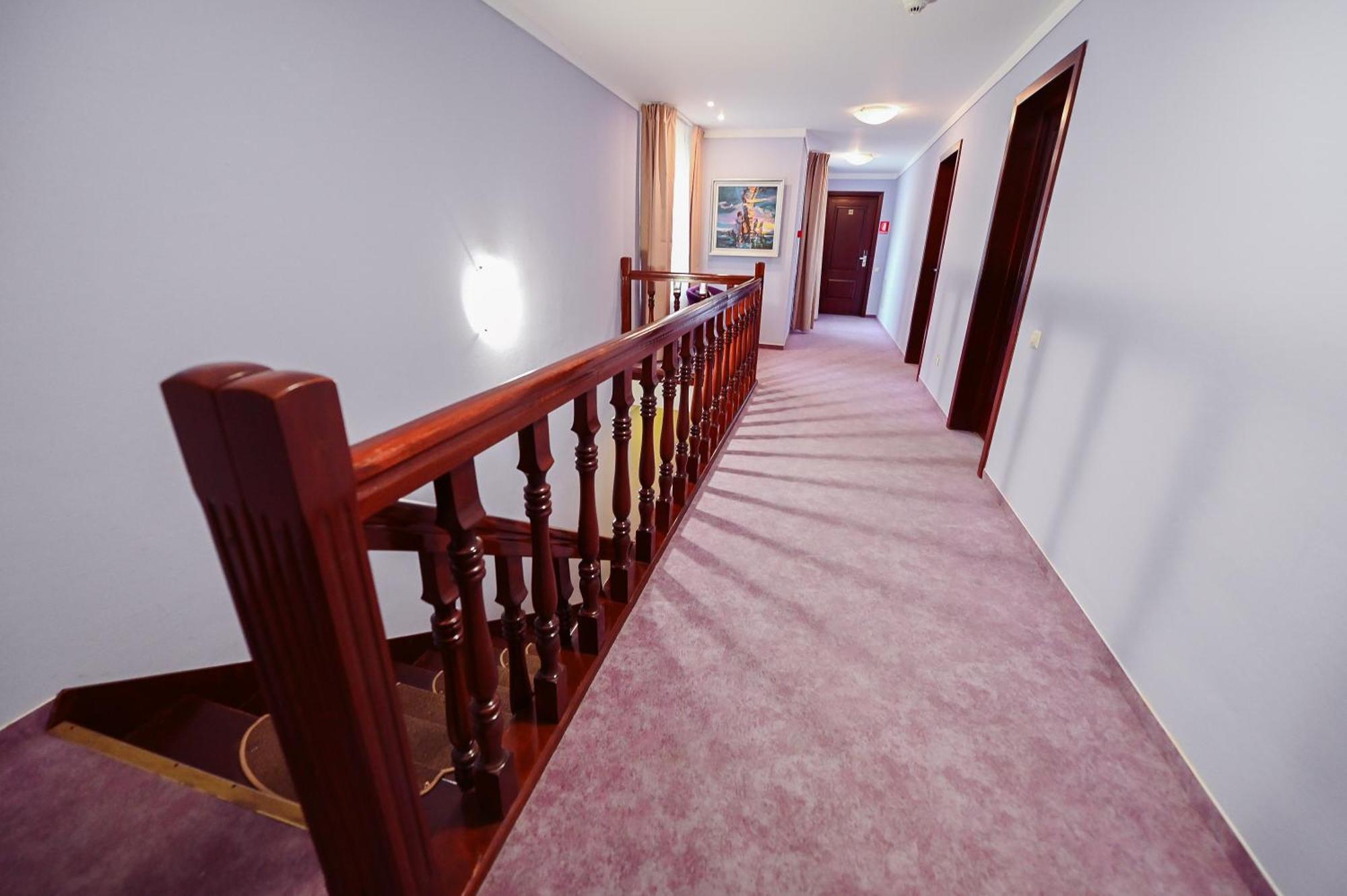 Conacul Domnesc Hotel Scheia Ngoại thất bức ảnh