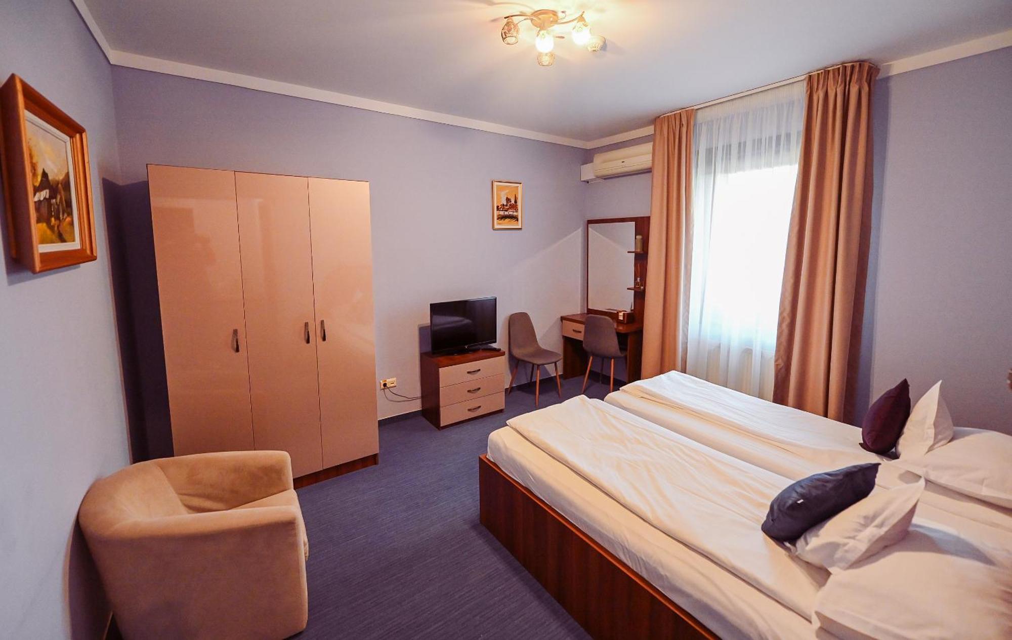 Conacul Domnesc Hotel Scheia Ngoại thất bức ảnh