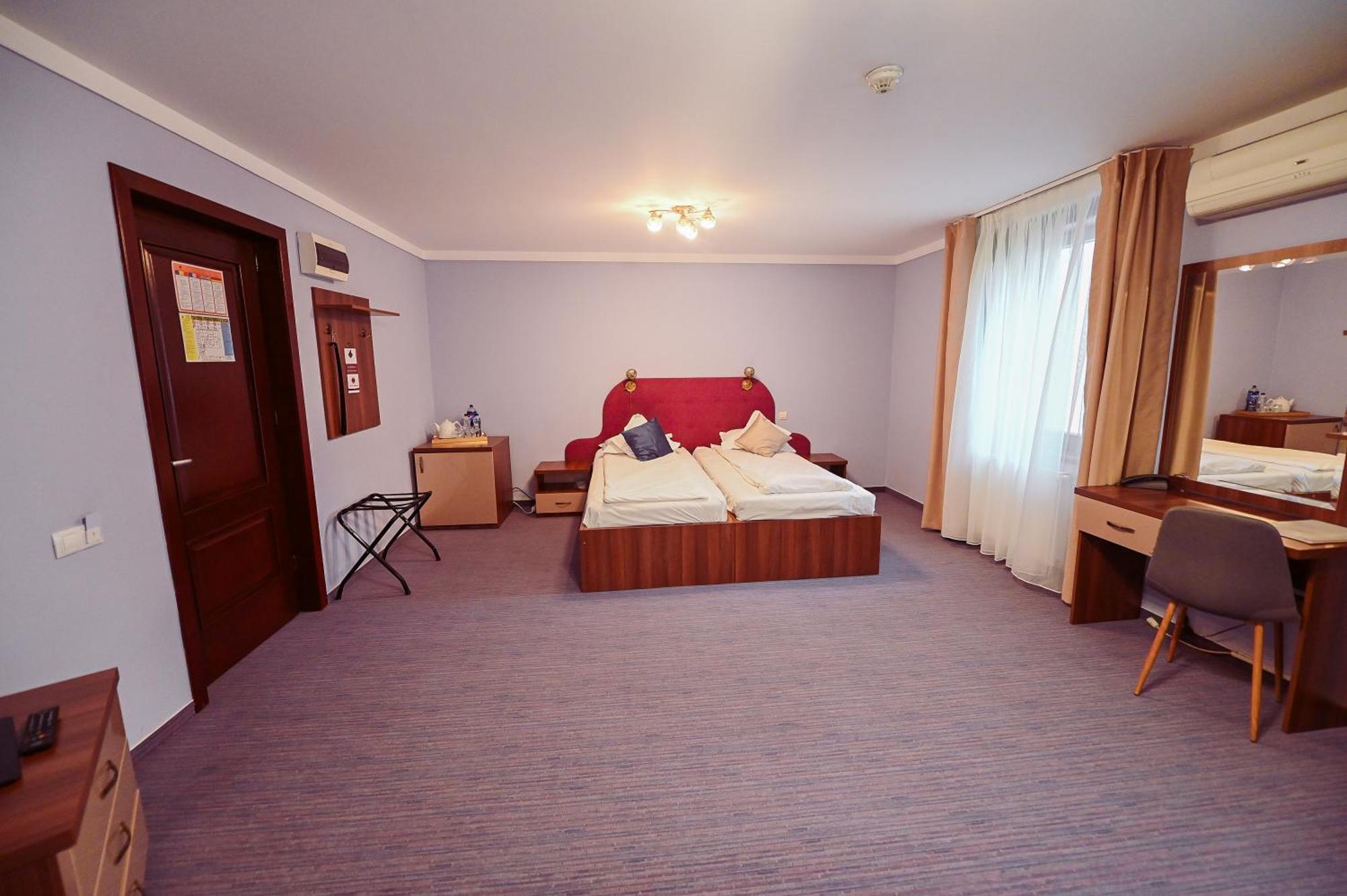 Conacul Domnesc Hotel Scheia Ngoại thất bức ảnh