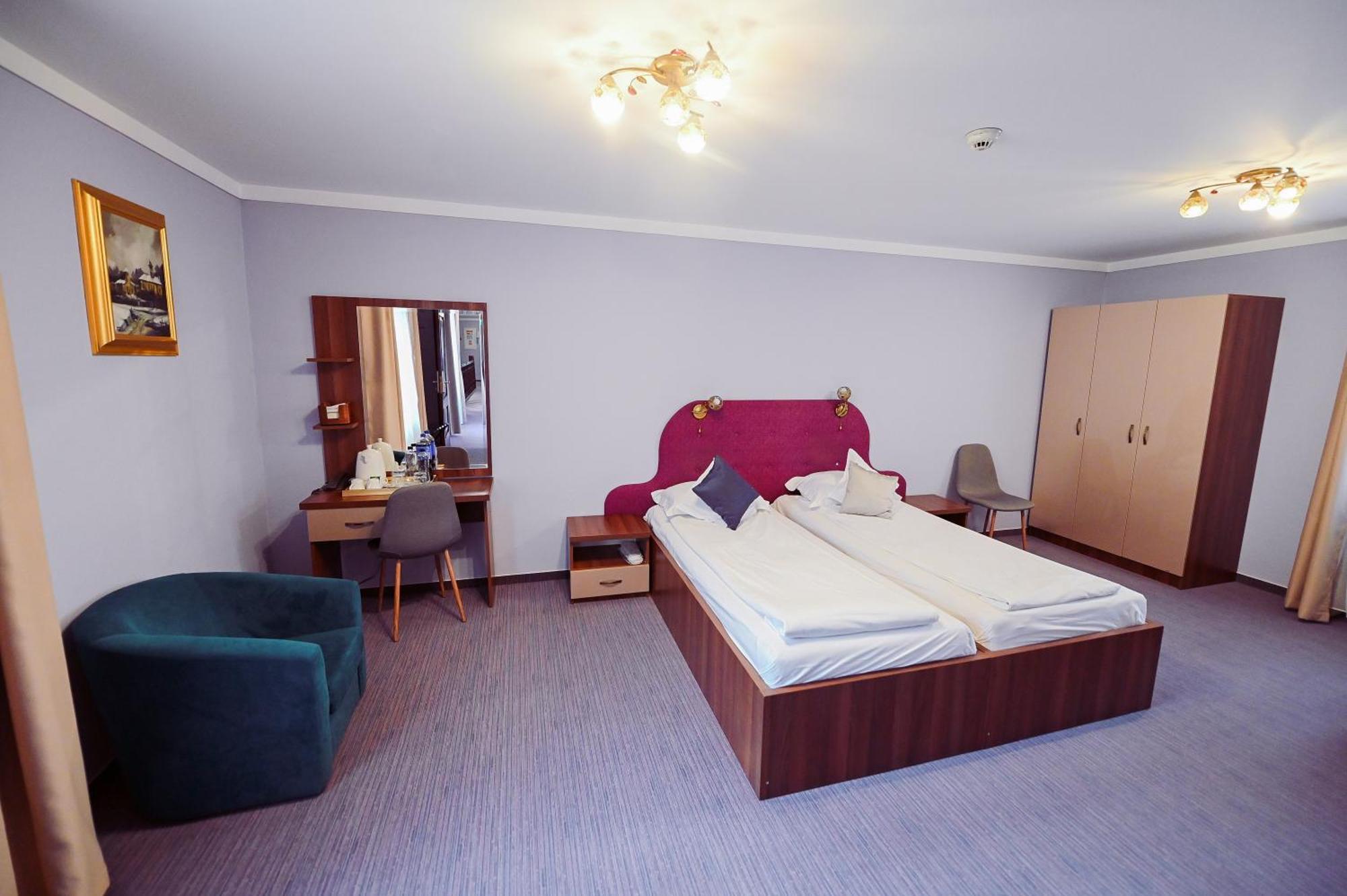 Conacul Domnesc Hotel Scheia Ngoại thất bức ảnh