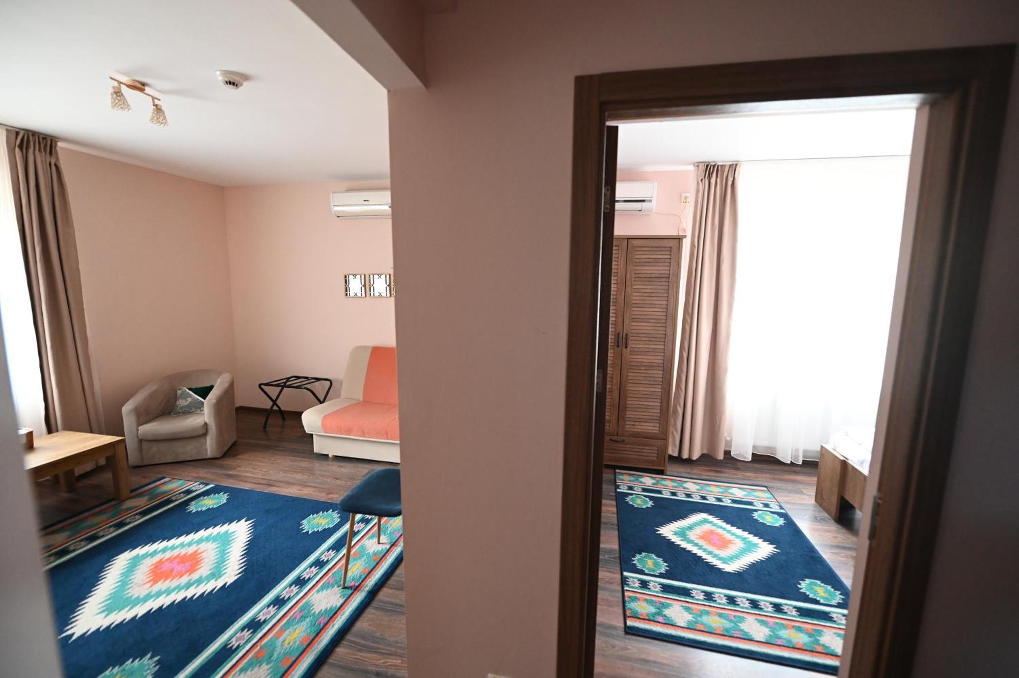 Conacul Domnesc Hotel Scheia Ngoại thất bức ảnh